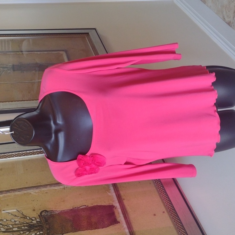 Meredith Matthews Bright pink top size PM unique and stylish